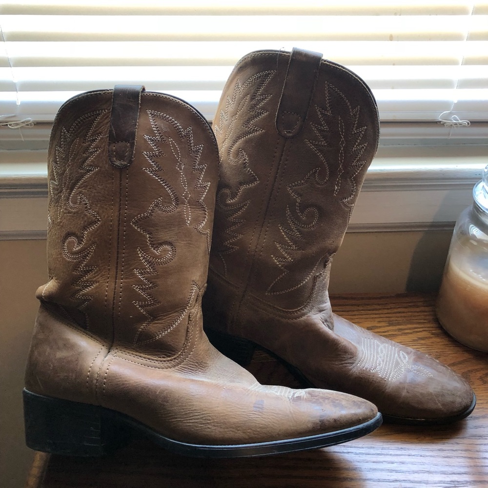 Light brown cowgirl boots